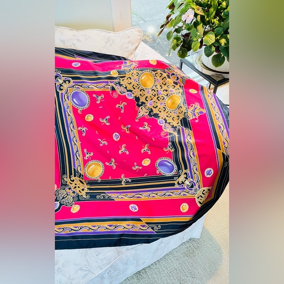 Pretty Scarf - Picture 2 of 4